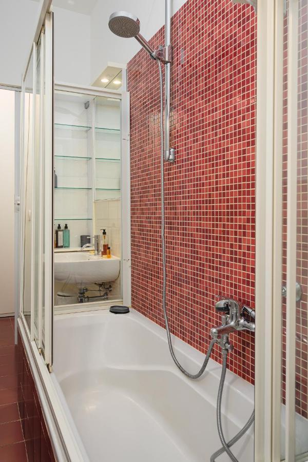 Washington Charme Apartment Милано Екстериор снимка